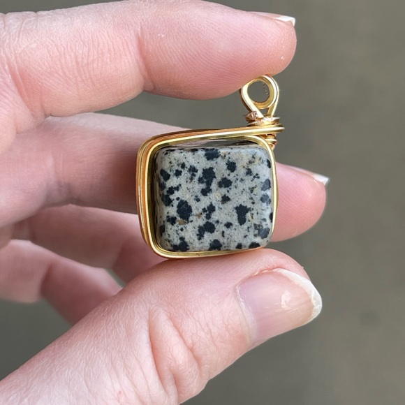 Dalmatian Jasper Square Cut Gold Tone Wire Wrap Necklace Handmade - Picture 5 of 7